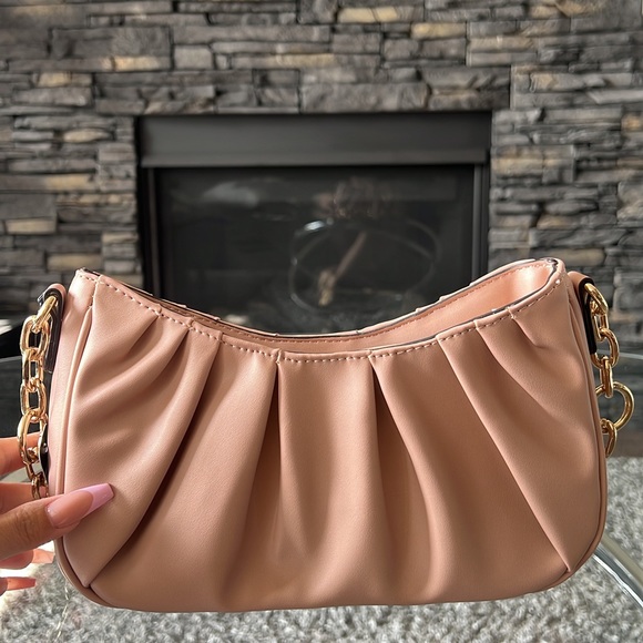 Guess Bag - Picture 2 of 2